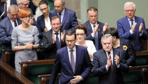 Miniatura: Rośnie poparcie dla PiS, ale nie dla opozycji