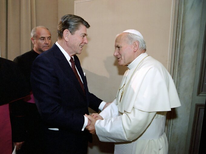 Prezydent USA Ronald Reagan i papież Jan Paweł II. Watykan, 7 czerwca 1982 r.