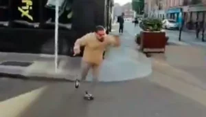 Miniatura: Atakując nożem Abdullah Khan krzyczał...