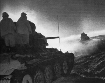 Sowieckie czołgi T-34 w&nbsp;czasie akcji, 1942&nbsp;r.