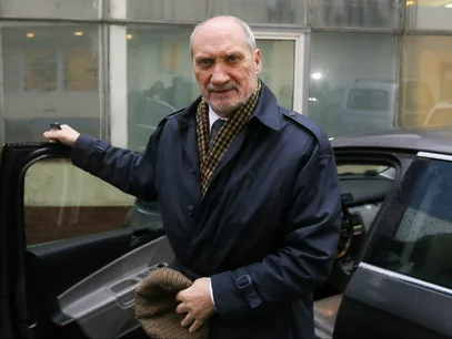 Miniatura: Macierewicz chciał wejść na rozprawę...