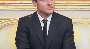 Miniatura: Macron na pustyni