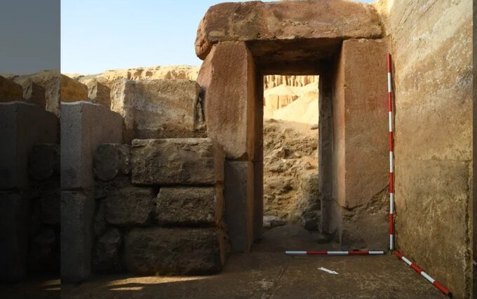 Część świątyni ku&nbsp;czci boga Ra w&nbsp;Abu Ghurab, Egipt