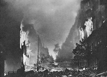 Płonąca ul. Marszałkowska w&nbsp;czasie powstania warszawskiego