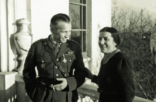 Płk Leopold Okulicki i Bronisława Wysłouchowa ps. Bronka, jego łączniczka z okresu konspiracji we Lwowie, Buzułuk 1941