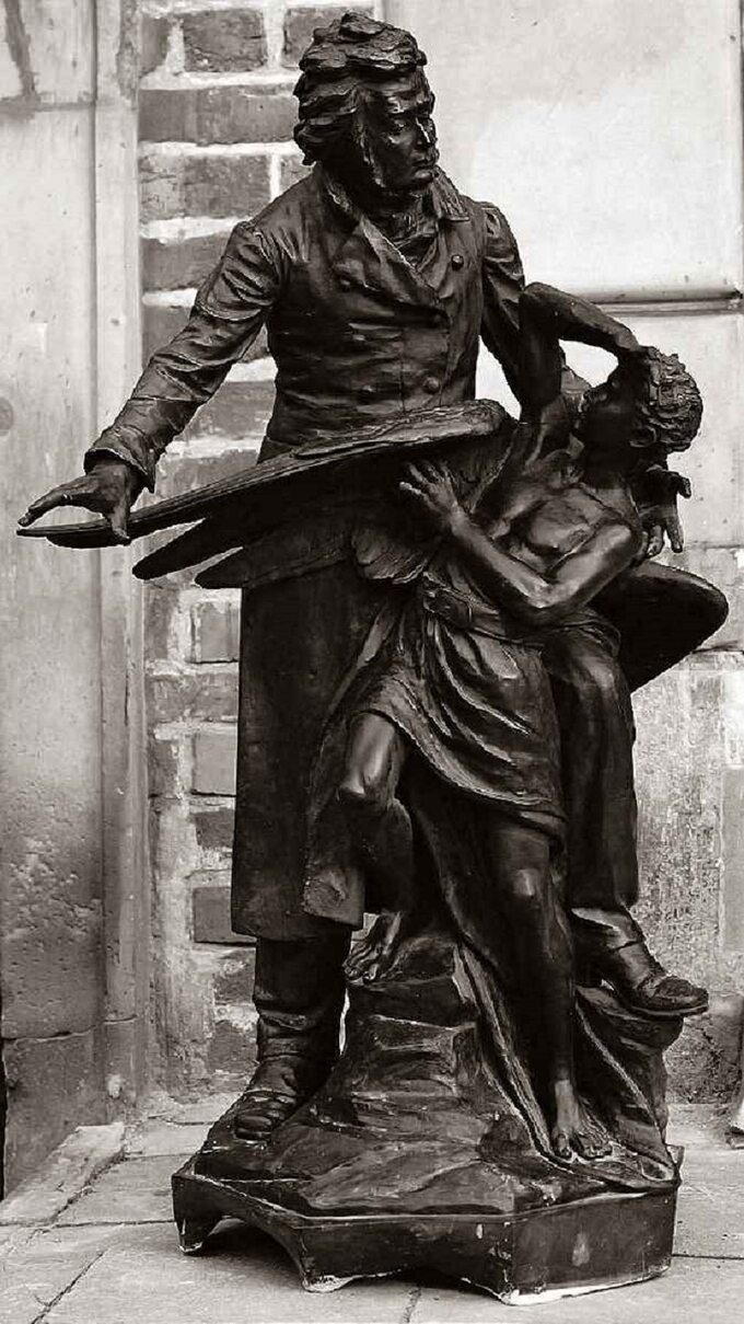 „Mickiewicz budzący geniusza poezji” - rzeźba Antoniego Kurzawy