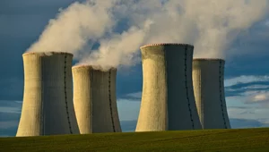 Miniatura: "Mamy to!". Atom z pomocą publiczną, ale...