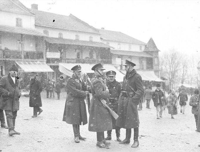 Polscy policjanci podczas służby. L. 1929-39. Archiwum IKC. Fot: NAC