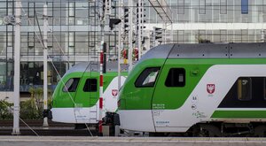 Miniatura: Przez tory przejechały trzy pociągi, zanim...