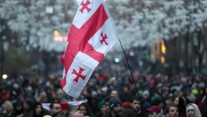 Miniatura: "Łańcuch jedności". Antyrządowy protest w...