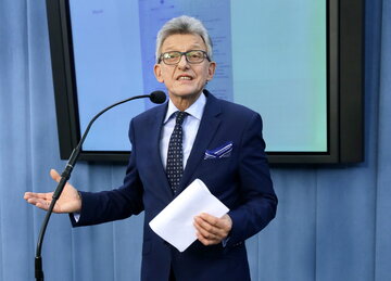 Stanisław Piotrowicz (PiS) na&nbsp;konferencji w&nbsp;Sejmie