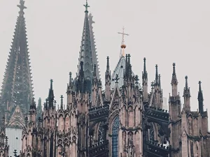 Miniatura: AfD uderza w kler. Zamach na finanse