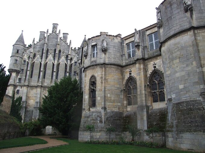 Pałac w Poitiers (Francja), siedziba hrabiów Poitiers i książąt Akwitanii
