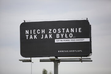 Billboard z&nbsp;napisem &bdquo;Niech zostanie tak jak było. .." przy alei Wojska Polskiego w&nbsp;Kaliszu,