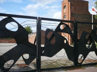 Brama do&nbsp;muzeum na&nbsp;Radogoszczu. W&nbsp;czasie II&nbsp;wojny było to&nbsp;niemieckie więzienie