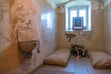 Areszt Śledczy w&nbsp;Warszawie-Mokotowie, zwany też więzieniem na&nbsp;Rakowieckiej lub&nbsp;więzieniem mokotowskim