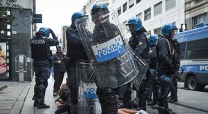 Miniatura: Zamieszki we Włoszech. Rząd wysyła wojsko...