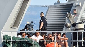 Miniatura: Gwałtowny napływ migrantów. Grecja...