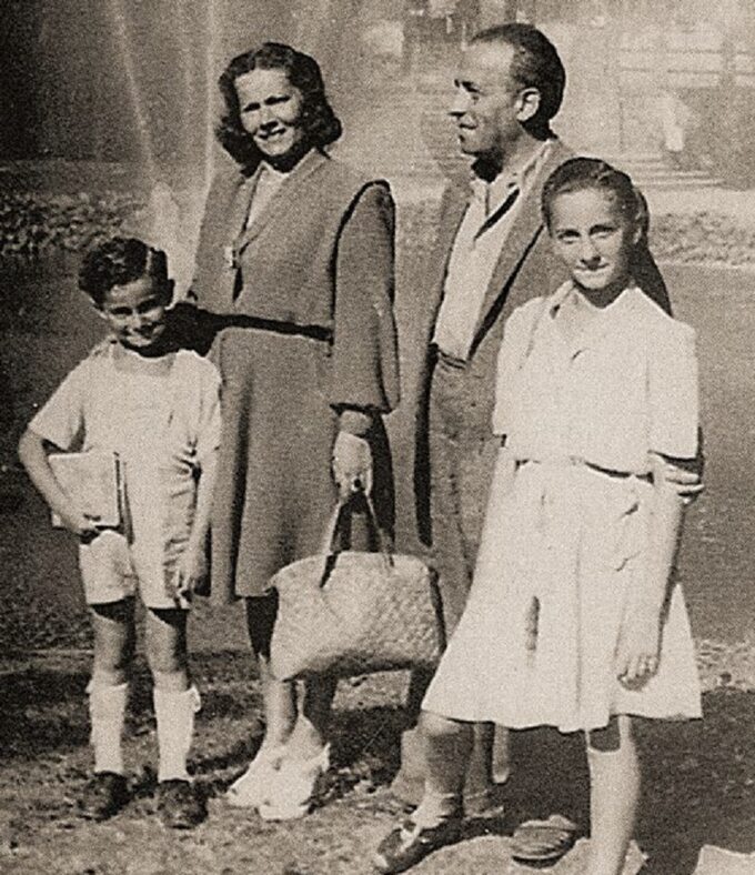Bronisława Horowitz z rodzicami i bratem