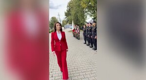 Miniatura: Starosta odbiera honory jak prezydent....