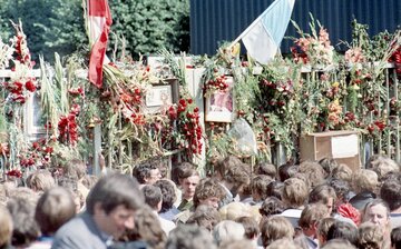 Stocznia Gdańska. Brama Nr 2&nbsp;Stoczni podczas strajk&oacute;w sierpniowych 1980