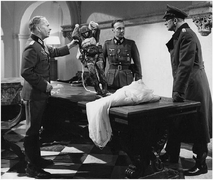 „Oscar” złapany przez Niemców. Kadr z filmu „Najdłuższy dzień” (1962)