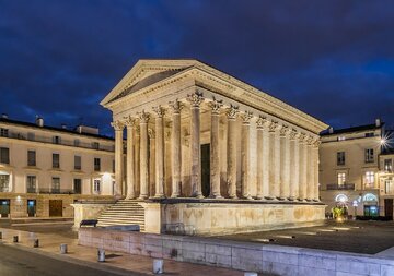 Świątynia rzymska Maison carr&eacute;e, Francja
