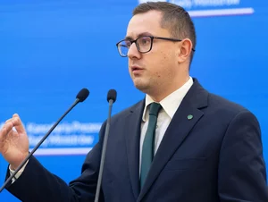 Miniatura: Paliwo po 10 zł za litr? Minister energii...