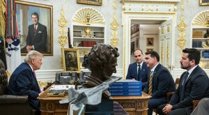 Miniatura: Przegrał wybory, uciekł do USA. "Trump...