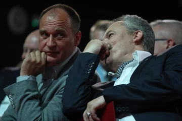 W sierpniu ogłoszono, że kandydatem Kukiz'15 na prezydenta stolicy został Marek Jakubiak. Jednak sam lider ruchu wprowadził wyborców w zdziwienie, gdy na jednym ze spotkań ogłosił: "Moja sympatia jest niekoniecznie mocno nakierowana na naszego kandydata". 