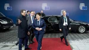 Miniatura: Premier na szczycie w Brukseli, Senat o...