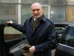 Miniatura: Macierewicz chciał wejść na rozprawę...