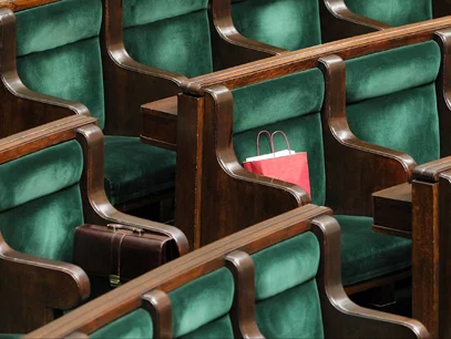 Miniatura: Remont sali plenarnej Sejmu. Posłowie...