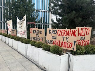Protest pod&nbsp;Sejmem dot. problemu bezdomności zwierząt w&nbsp;Polsce