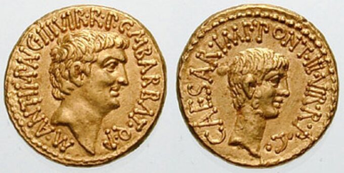 Aureusy z wizerunkami Antoniusza (po lewej) i Oktawiana (po prawej).