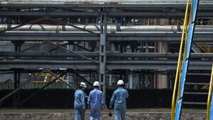 Chiński gigant naftowy wstrzymuje inwestycję w Rosji
