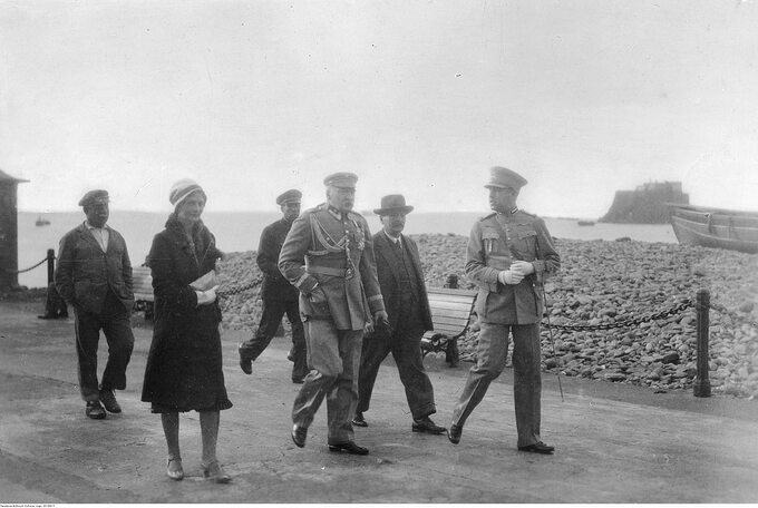 Eugenia Lewicka (kochanka Piłsudskiego; druga z lewej) wraz z Józefem Piłsudskim w trakcie pobytu na Maderze