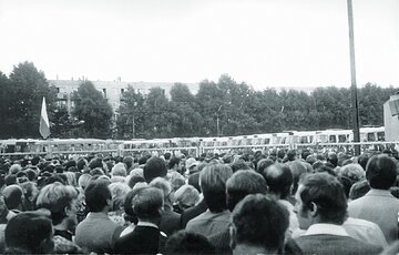 Msza św. na&nbsp;terenie zajezdni autobusowej nr 7&nbsp;przy ul. Grabiszyńskiej podczas strajki solidarnościowego z&nbsp;robotnikami z&nbsp;Wybrzeża, 1980&nbsp;r.