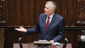 Miniatura: Siemoniak: Morawiecki robi to tylko po to,...