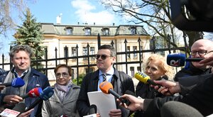 Miniatura: Nowi sędziowie TK nie składają broni....