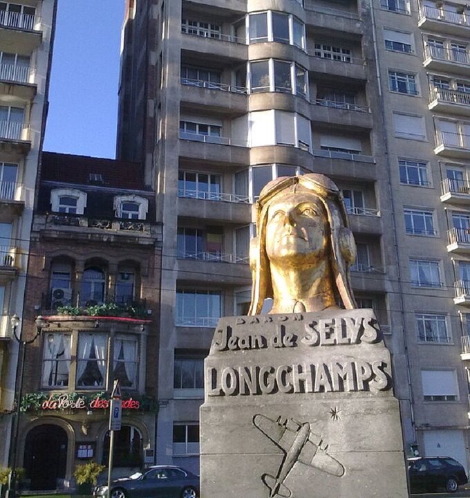 Pomnik przed budynkiem, w którym znajdowała się brukselska siedziba Gestapo.