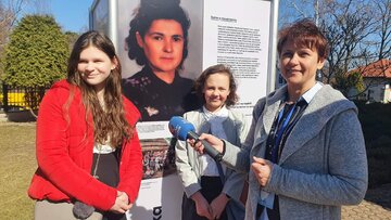 Upamiętnienie Katarzyny i&nbsp;Sebastiana Kazak&oacute;w zamordowanych za&nbsp;pomoc Żydom w&nbsp;czasie okupacji niemieckiej.