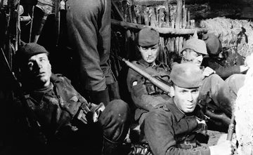 Film z 1930 roku, którego inne wersje pojawiały się także później to: