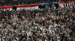 Miniatura: Transparent o Wołyniu na meczu Legii z...