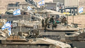 Miniatura: Czołgi i piechota Izraela atakują Gazę z...