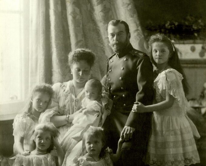 Car Mikołaj II z rodziną, 1904 r.