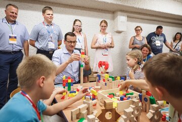 Szef polskiego rządu uczestniczył w VII Ogólnopolskim Zjeździe Dużych Rodzin w Lubartowie (woj. lubelskie). 