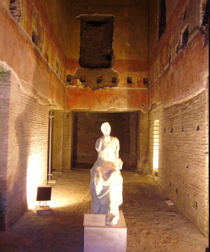 Złoty Dom Nerona. Pomnik w Złotym Domu Nerona w Rzymie