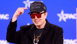 Miniatura: Musk pobił rekord. Pierwszy człowiek na...