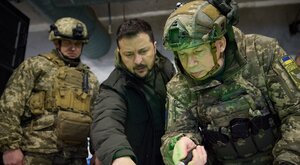 Miniatura: Ukraińscy żołnierze w Pokrowsku czekają na...